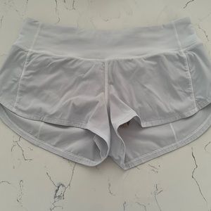 White lululemon speed up shorts 2.5 inch size 4